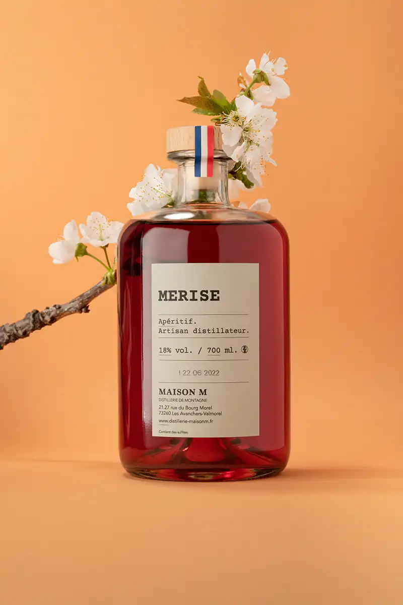 photo de la bouteille de merise de maison m