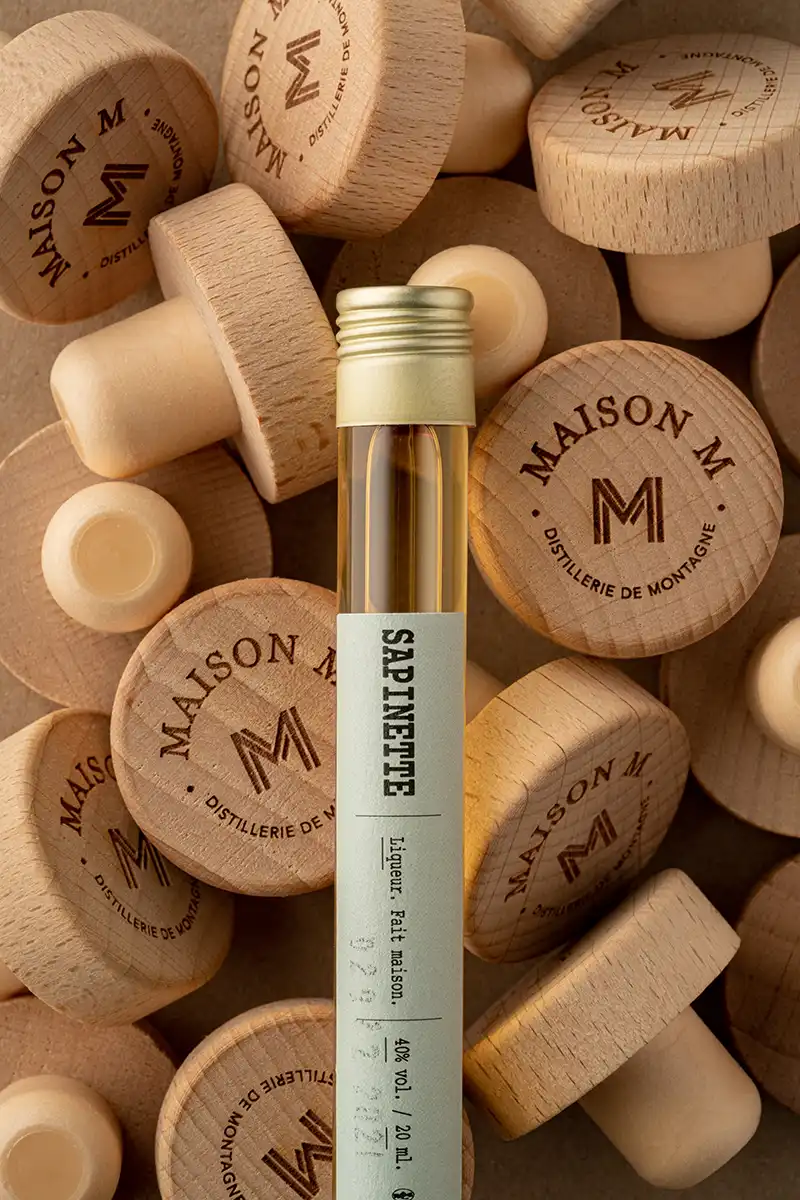 photo de la bouteille de sapinette de maison m